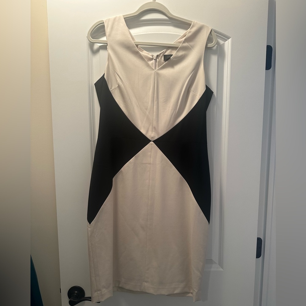 Black and White sleeveless Banana Republic Dress, Size 10